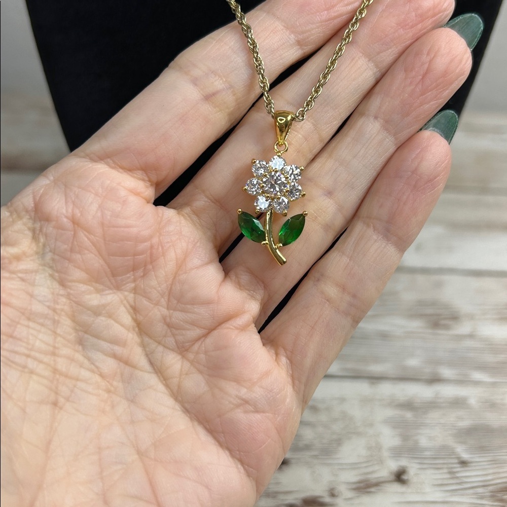 Elegant Gold Flower CZ Pendant Necklace